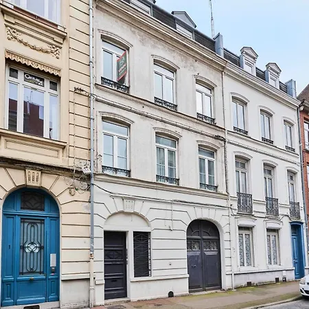 Apartment 4 Bedroom With Parking ! *